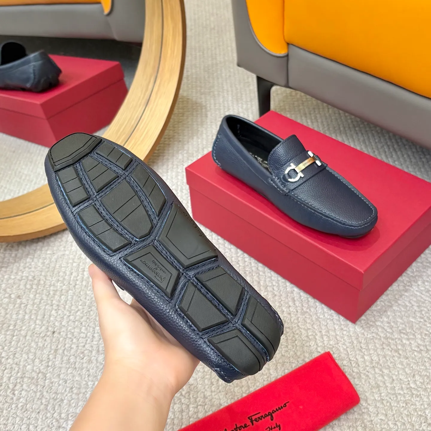 Men's men's shoes 💰420 (Yangli) Ferragamo 〰Ferragamo 2⃣️0⃣️2⃣️5️⃣ New series 👊🏻 Upper 🇮🇹 Italian imported calfskin, original outsole molding. Water-dyed sheepskin lining. The identity of every successful man is set off, and the upper and lower shoes are elegant and stable🚶🏻🚶🏻The high-end custom counter original replica is an eternal classic🔍️Number of codes: 38-46 with counter packaging